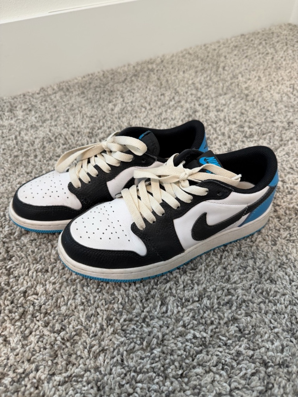 Big‎ Kid’s Jordan Air 1 Retro Low White, Black & Blue 4.5Y